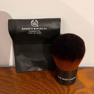 The Body Shop round foundation brush